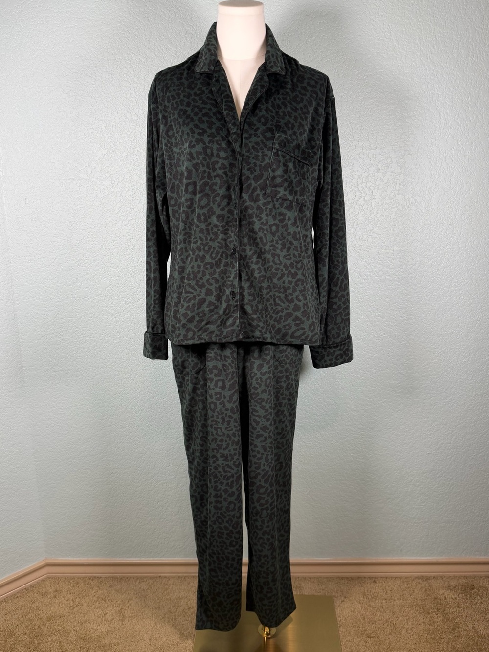 Donna Karan Dark Green and Black Velvet Leopard-Print Two-Piece Pajama Set